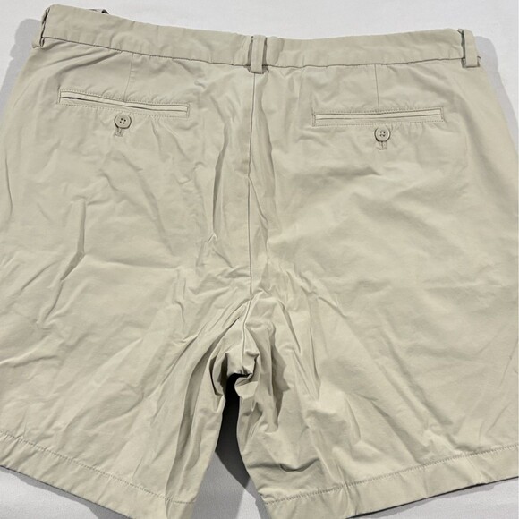 Vineyard Vines Shorts Mens Beige On The Go Performance Chino OTG Golf 6" Sz 35 - Picture 13 of 13